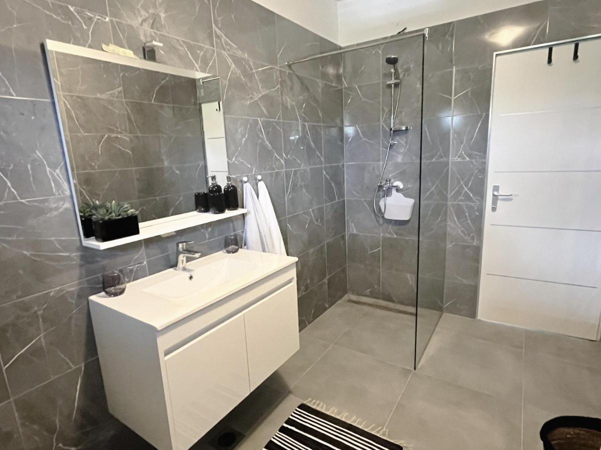 Luka III Apartment ชิเบนิก ภายนอก รูปภาพ