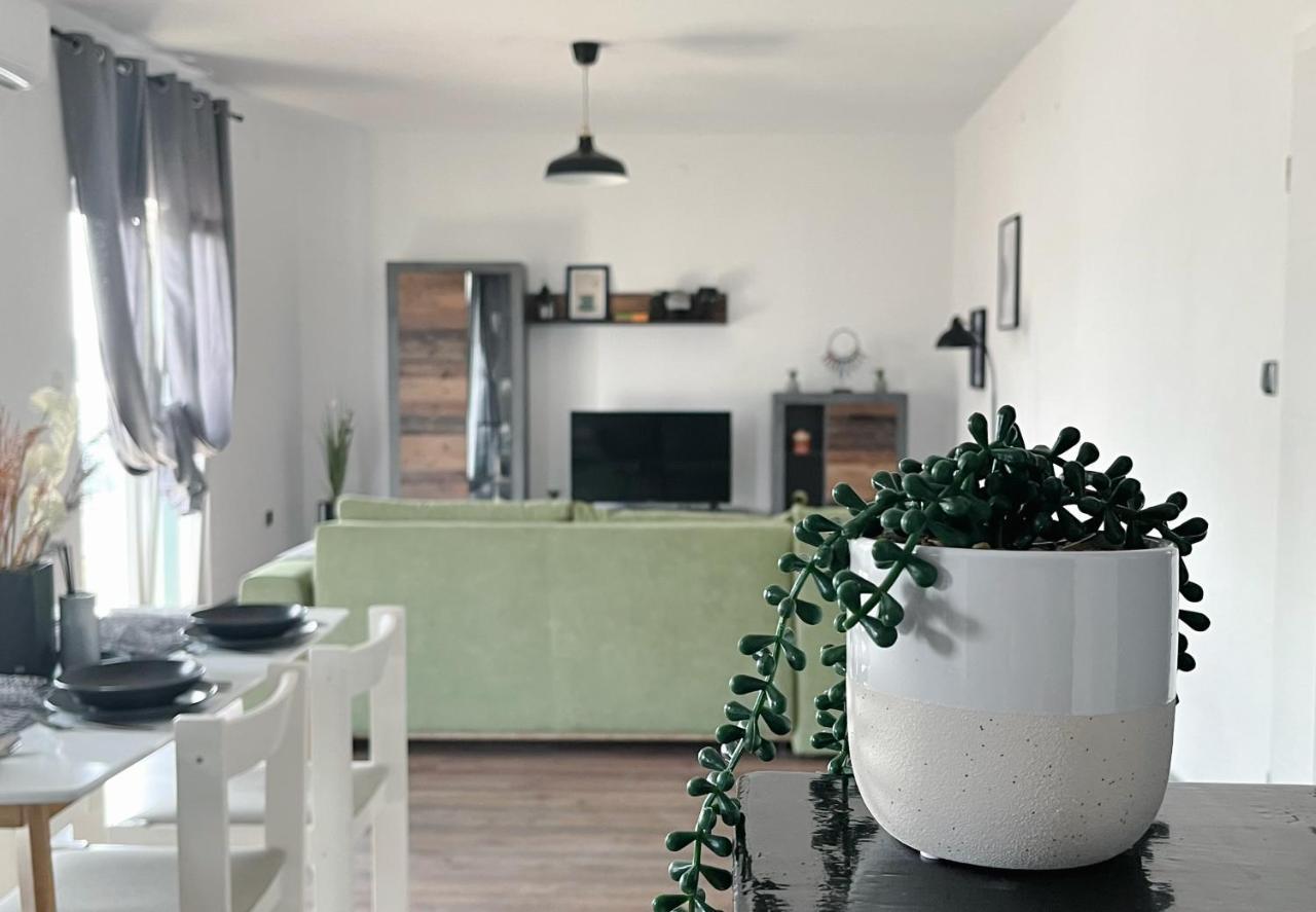 Luka III Apartment ชิเบนิก ภายนอก รูปภาพ
