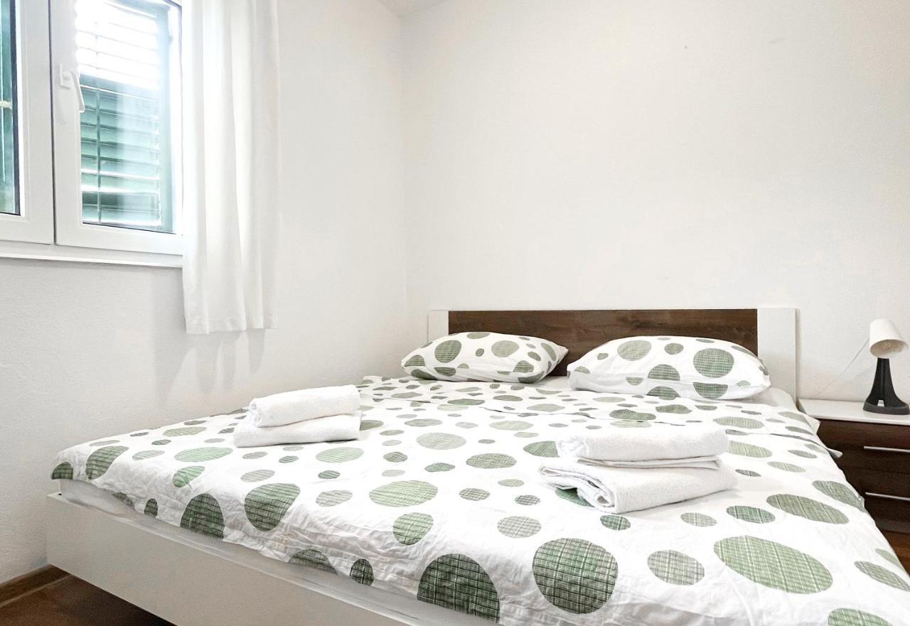 Luka III Apartment ชิเบนิก ภายนอก รูปภาพ